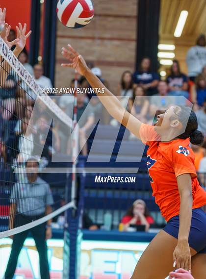 Thumbnail 2 in McKinney North vs. Allen photogallery.