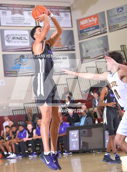 Thumbnail 3 in Bellevue vs. Garfield (Rancho Mirage Holiday Invitational) photogallery.
