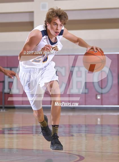 Thumbnail 2 in Bellevue vs. Garfield (Rancho Mirage Holiday Invitational) photogallery.