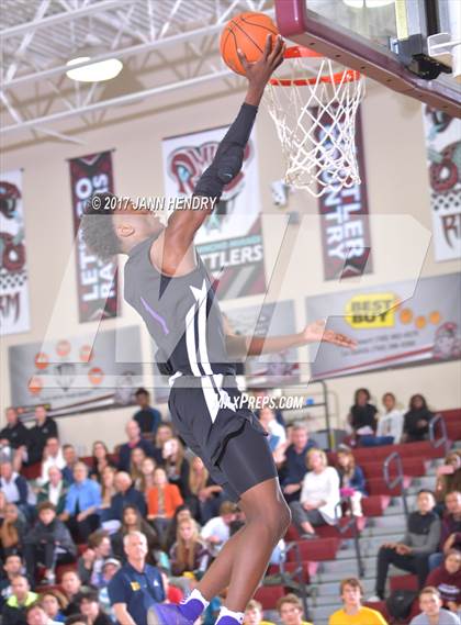 Thumbnail 2 in Bellevue vs. Garfield (Rancho Mirage Holiday Invitational) photogallery.