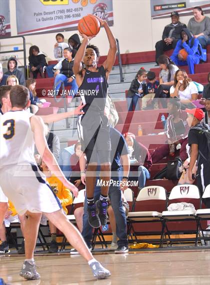 Thumbnail 3 in Bellevue vs. Garfield (Rancho Mirage Holiday Invitational) photogallery.