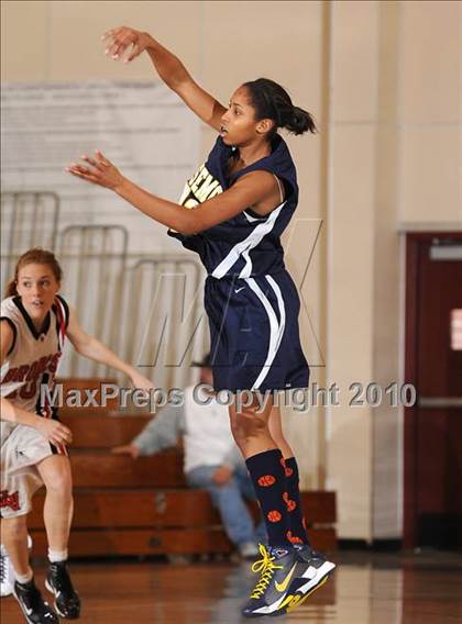 Thumbnail 1 in Rosemont vs. Bella Vista (Jimmy V Classic) photogallery.