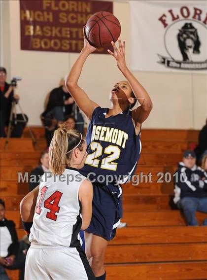 Thumbnail 3 in Rosemont vs. Bella Vista (Jimmy V Classic) photogallery.