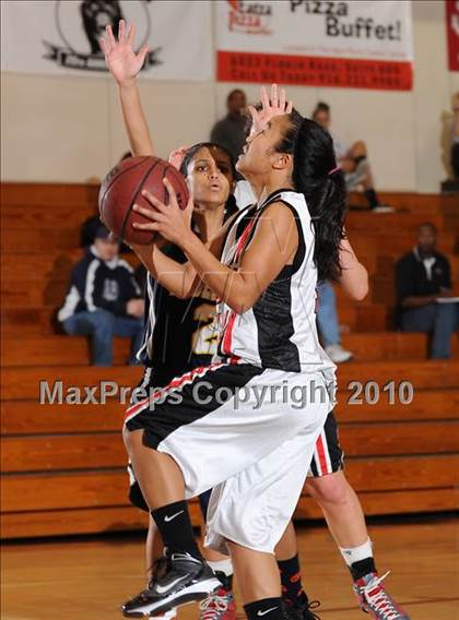 Thumbnail 1 in Rosemont vs. Bella Vista (Jimmy V Classic) photogallery.