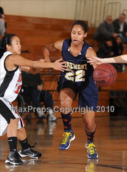 Thumbnail 1 in Rosemont vs. Bella Vista (Jimmy V Classic) photogallery.