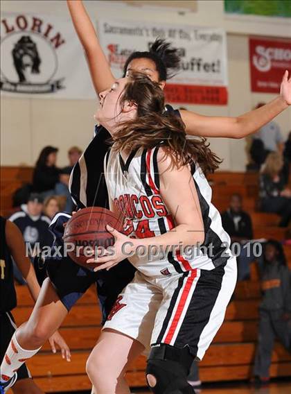 Thumbnail 1 in Rosemont vs. Bella Vista (Jimmy V Classic) photogallery.