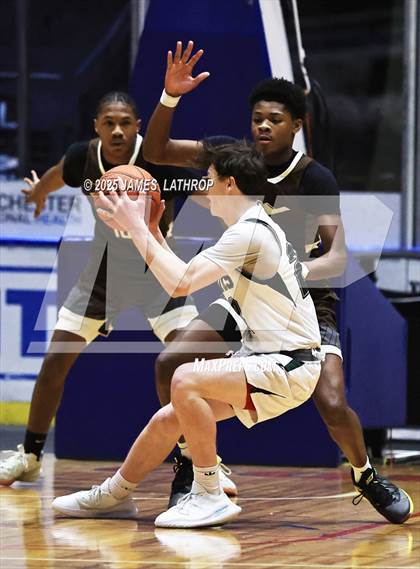 Thumbnail 3 in East Rochester @ Avon (NYSPHSAA CLASS B2 FINAL) photogallery.