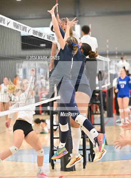 Thumbnail 3 in La Cueva vs. Bishop's (Nike TOC Southwest) photogallery.