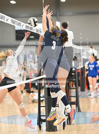 Thumbnail 2 in La Cueva vs. Bishop's (Nike TOC Southwest) photogallery.