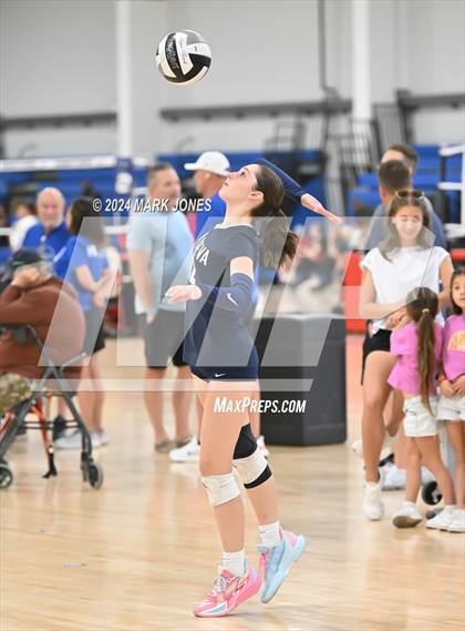 Thumbnail 2 in La Cueva vs. Bishop's (Nike TOC Southwest) photogallery.