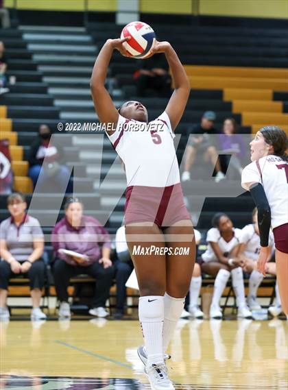 Thumbnail 3 in McKinney North vs. Red Oak (UIL 5A Bi-District) photogallery.