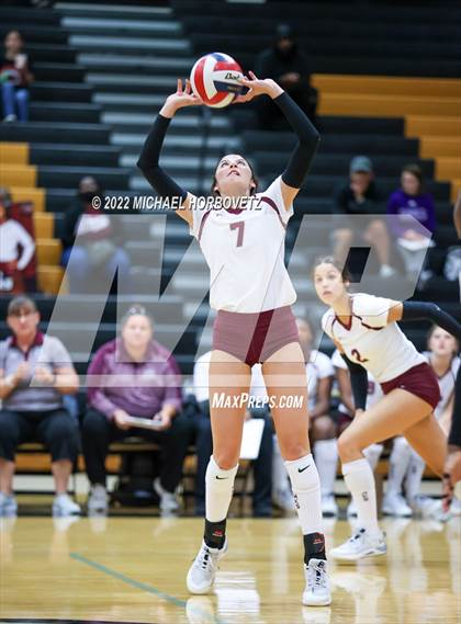 Thumbnail 2 in McKinney North vs. Red Oak (UIL 5A Bi-District) photogallery.