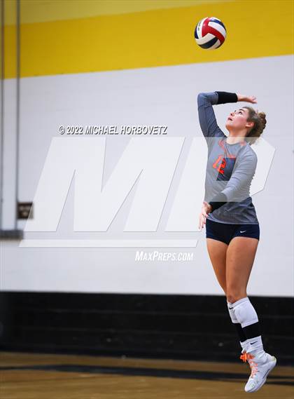 Thumbnail 2 in McKinney North vs. Red Oak (UIL 5A Bi-District) photogallery.
