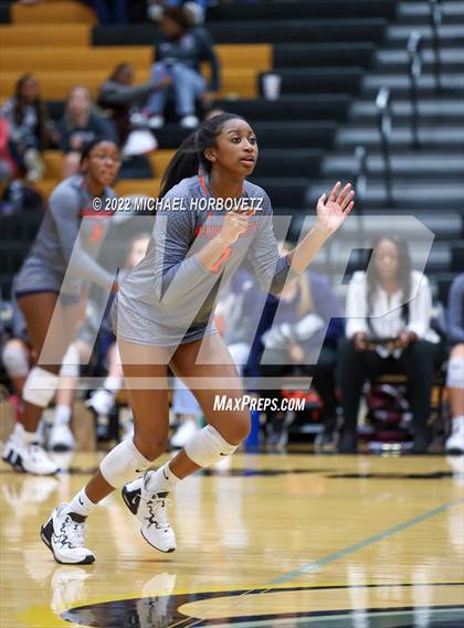 Thumbnail 3 in McKinney North vs. Red Oak (UIL 5A Bi-District) photogallery.