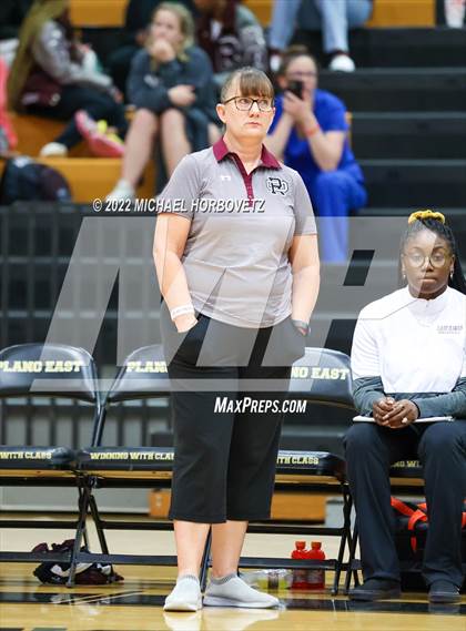Thumbnail 1 in McKinney North vs. Red Oak (UIL 5A Bi-District) photogallery.