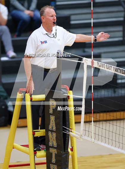 Thumbnail 1 in McKinney North vs. Red Oak (UIL 5A Bi-District) photogallery.