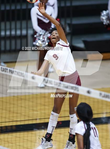 Thumbnail 3 in McKinney North vs. Red Oak (UIL 5A Bi-District) photogallery.