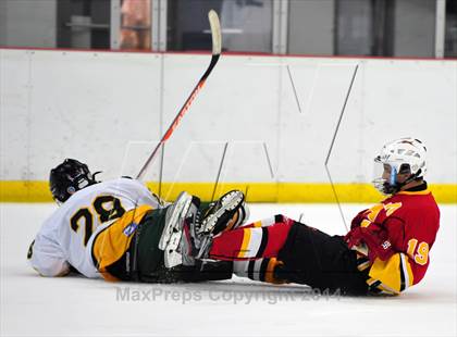 Thumbnail 3 in Holy Cross vs. Chaminade  photogallery.
