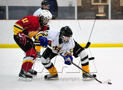 Thumbnail 3 in Holy Cross vs. Chaminade  photogallery.
