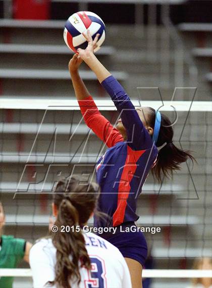 Thumbnail 1 in Allen vs. Carroll  photogallery.