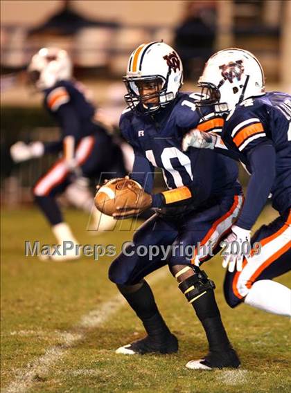 Thumbnail 3 in Wayne County vs. West Point (MHSAA Class 5A Final) photogallery.