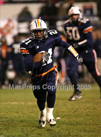 Thumbnail 2 in Wayne County vs. West Point (MHSAA Class 5A Final) photogallery.