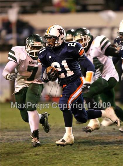 Thumbnail 1 in Wayne County vs. West Point (MHSAA Class 5A Final) photogallery.