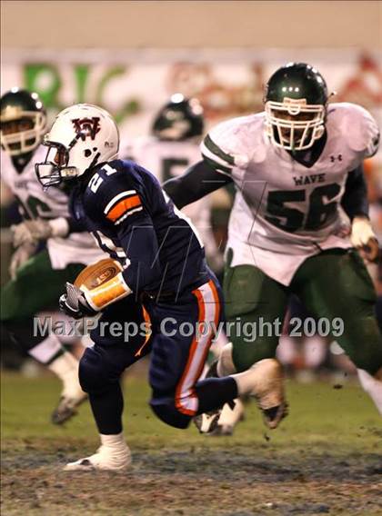 Thumbnail 2 in Wayne County vs. West Point (MHSAA Class 5A Final) photogallery.