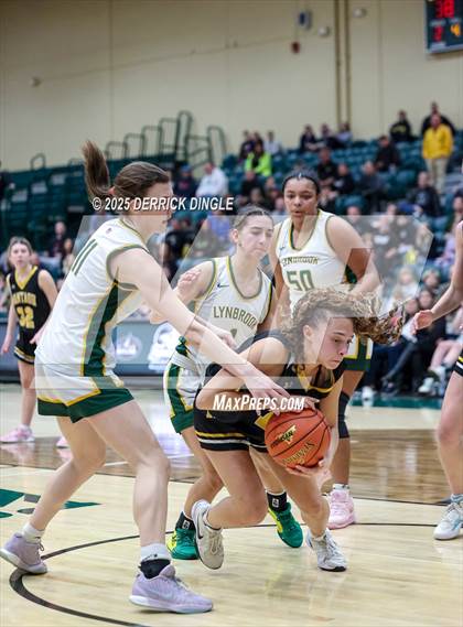 Thumbnail 1 in Wantagh vs Lynbrook (NYSPHSAA Section VIII Class A Final) photogallery.
