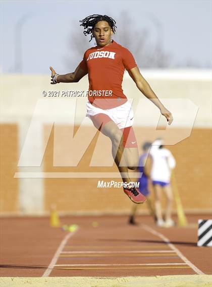 Thumbnail 3 in Alamo Heights Relays 8 photogallery.