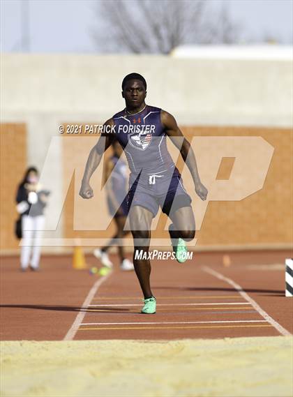 Thumbnail 2 in Alamo Heights Relays 8 photogallery.