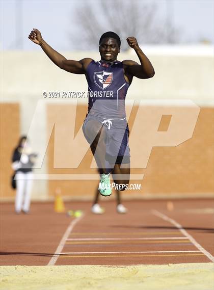 Thumbnail 3 in Alamo Heights Relays 8 photogallery.