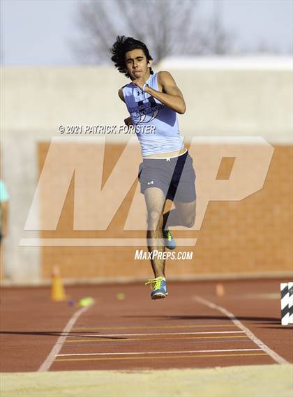 Thumbnail 2 in Alamo Heights Relays 8 photogallery.