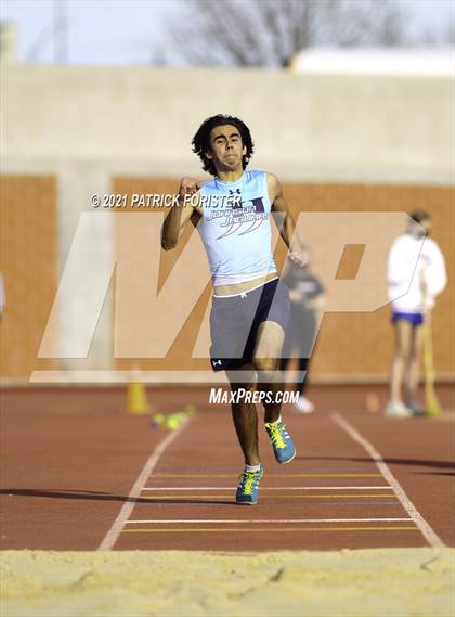 Thumbnail 3 in Alamo Heights Relays 8 photogallery.