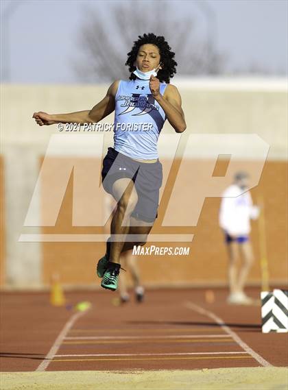 Thumbnail 3 in Alamo Heights Relays 8 photogallery.