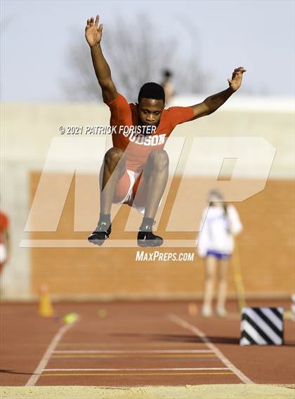 Thumbnail 1 in Alamo Heights Relays 8 photogallery.