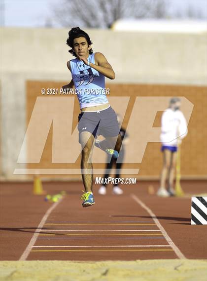 Thumbnail 2 in Alamo Heights Relays 8 photogallery.