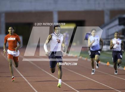 Thumbnail 2 in Alamo Heights Relays 8 photogallery.
