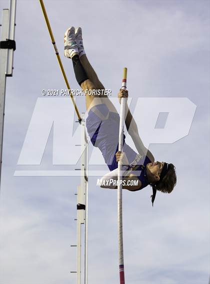 Thumbnail 2 in Alamo Heights Relays 8 photogallery.