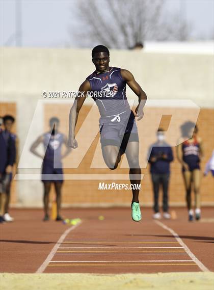 Thumbnail 3 in Alamo Heights Relays 8 photogallery.