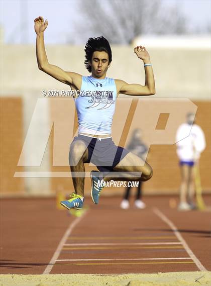 Thumbnail 1 in Alamo Heights Relays 8 photogallery.
