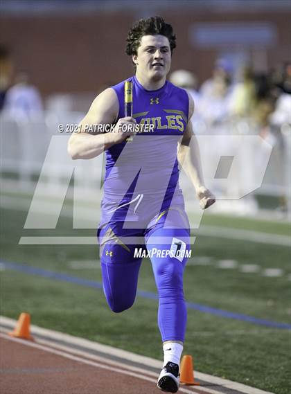 Thumbnail 2 in Alamo Heights Relays 8 photogallery.