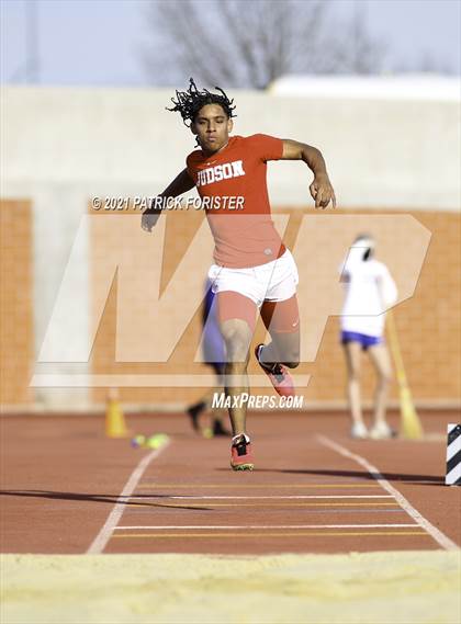 Thumbnail 2 in Alamo Heights Relays 8 photogallery.