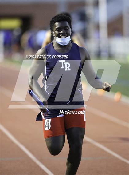 Thumbnail 3 in Alamo Heights Relays 8 photogallery.