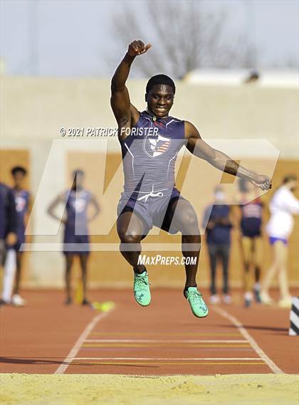 Thumbnail 2 in Alamo Heights Relays 8 photogallery.