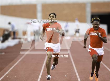 Thumbnail 1 in Alamo Heights Relays 8 photogallery.