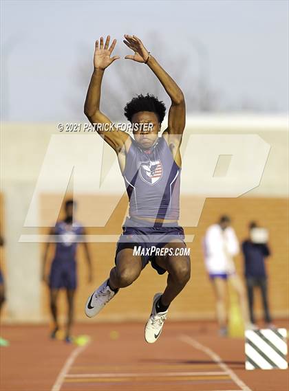 Thumbnail 1 in Alamo Heights Relays 8 photogallery.