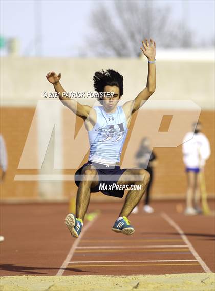 Thumbnail 2 in Alamo Heights Relays 8 photogallery.