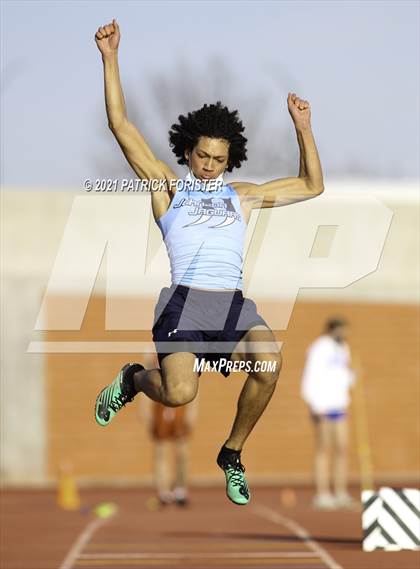 Thumbnail 2 in Alamo Heights Relays 8 photogallery.