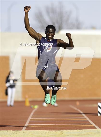 Thumbnail 1 in Alamo Heights Relays 8 photogallery.